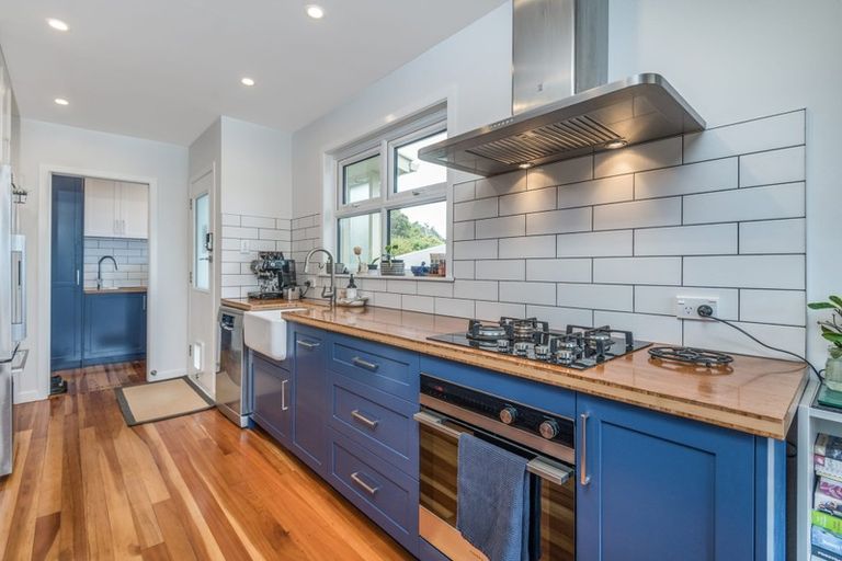 Photo of property in 13 Turville Crescent, Newlands, Wellington, 6037