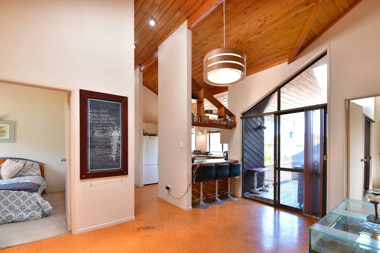 Photo of property in 32 Walton Street, Red Beach, 0932