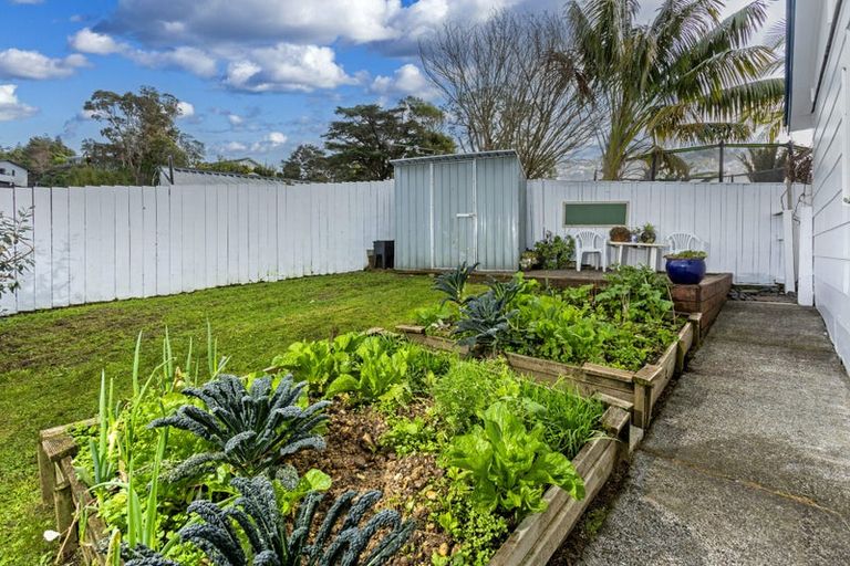 Photo of property in 1/10 Corric Hill, Torbay, Auckland, 0630