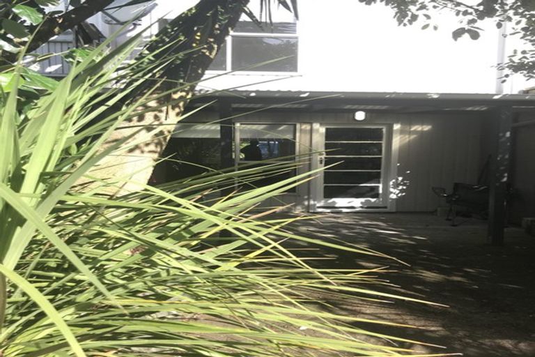 Photo of property in 6/106 West Coast Road, Glen Eden, Auckland, 0602