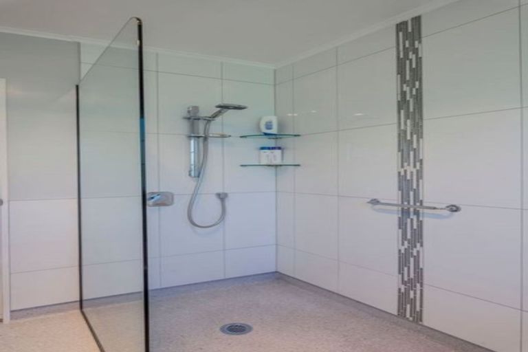 Photo of property in 6 Paretai Grove, Waikanae, 5036