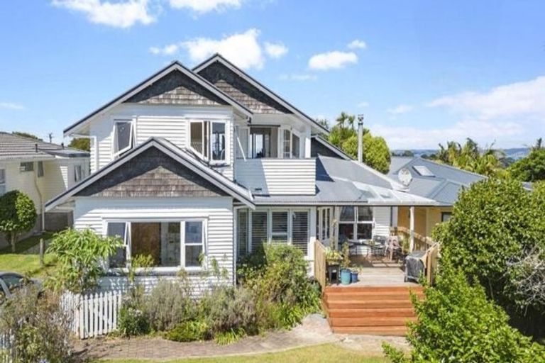 Photo of property in 6 Grendon Road, Titirangi, Auckland, 0604