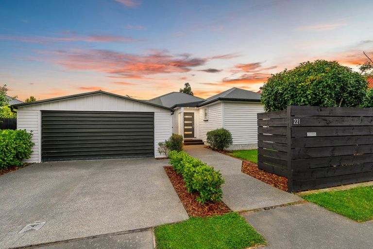 Photo of property in 221 Weston Road, St Albans, Christchurch, 8052