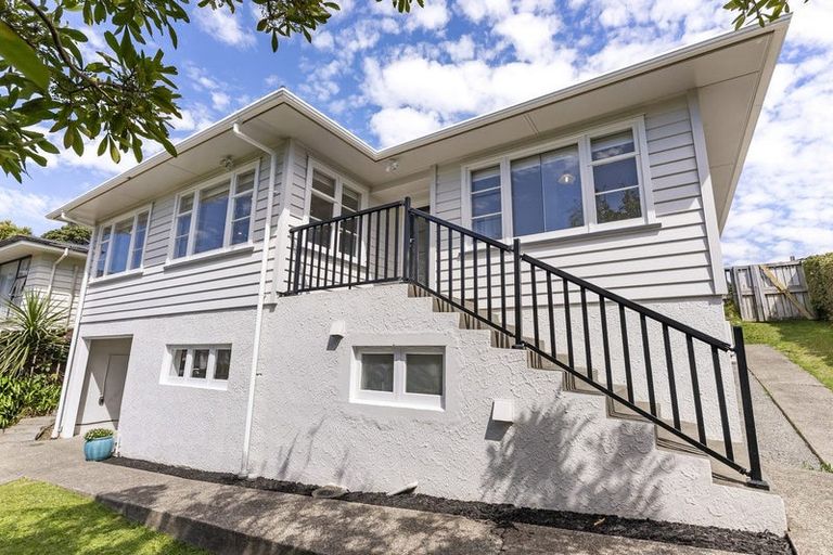 Photo of property in 103 Kenmore Street, Newlands, Wellington, 6037