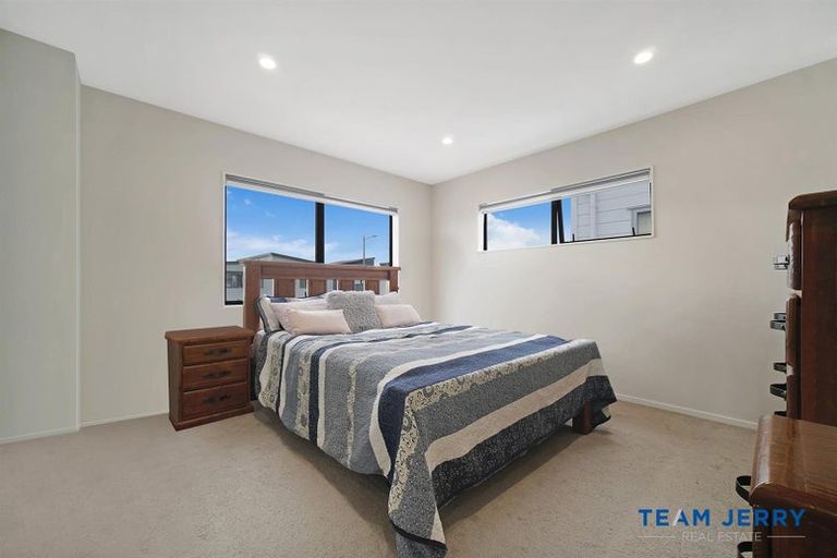 Photo of property in 69 Whare Kauri Road, Papakura, 2110