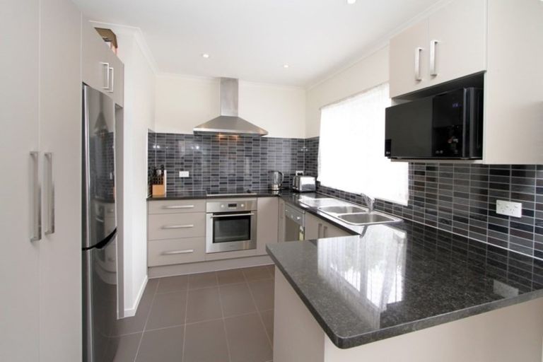 Photo of property in 22 Glennandrew Drive, Half Moon Bay, Auckland, 2012