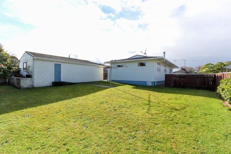 Photo of property in 44 Penrith Street, Westown, New Plymouth, 4310