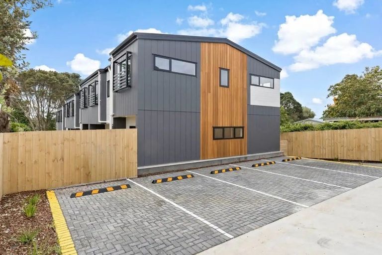 Photo of property in 3/58 Waipani Road, Te Atatu Peninsula, Auckland, 0610