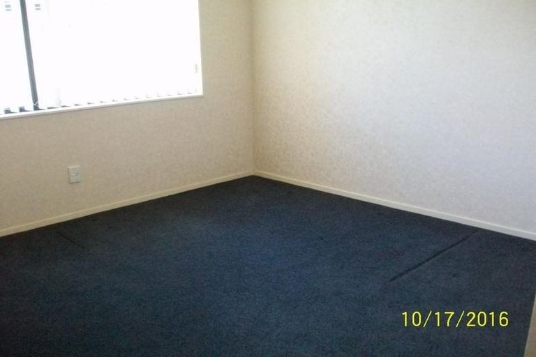 Photo of property in 1/72 Swanson Road, Henderson, Auckland, 0610