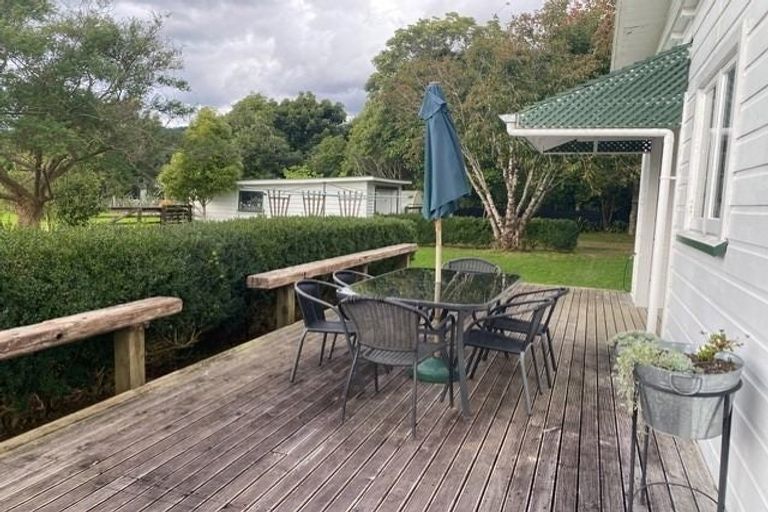 Photo of property in 435 Tararua Road, Levin, 5571