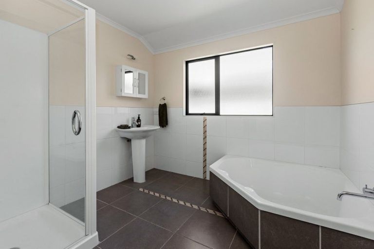 Photo of property in 6 Malbec Way, Greenmeadows, Napier, 4112