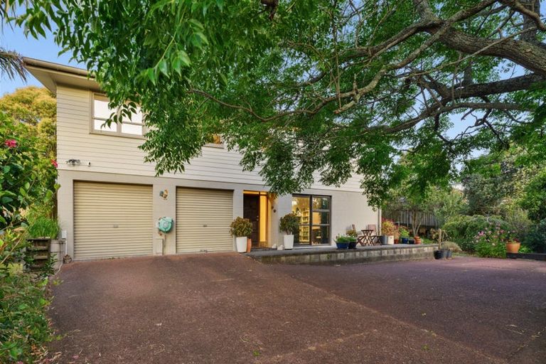 Photo of property in 14 Edgewood Way, Henderson, Auckland, 0612