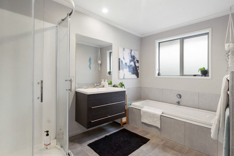 Photo of property in 64 Darlington Street, Ngatea, 3503