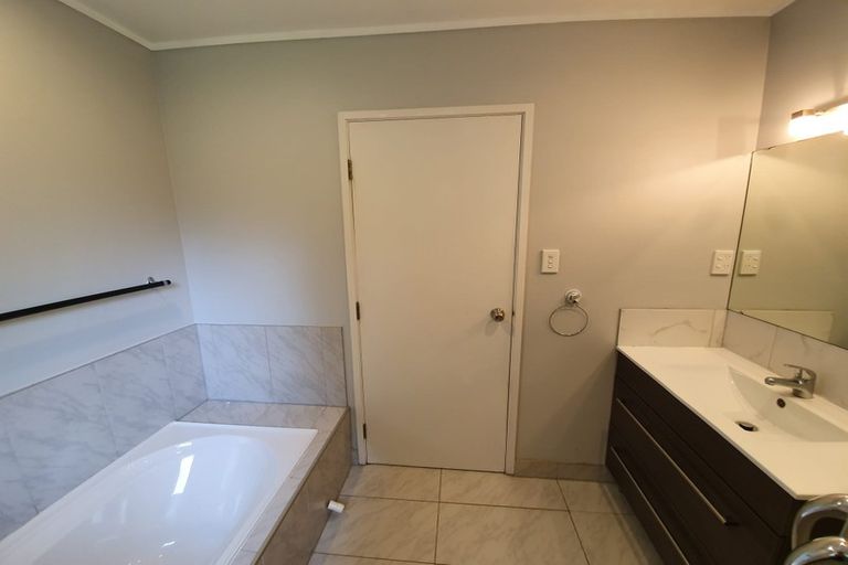 Photo of property in 1/24 Contessa Drive, Glenfield, Auckland, 0629