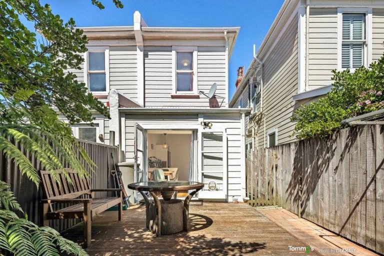 Photo of property in 160a Tasman Street, Mount Cook, Wellington, 6021