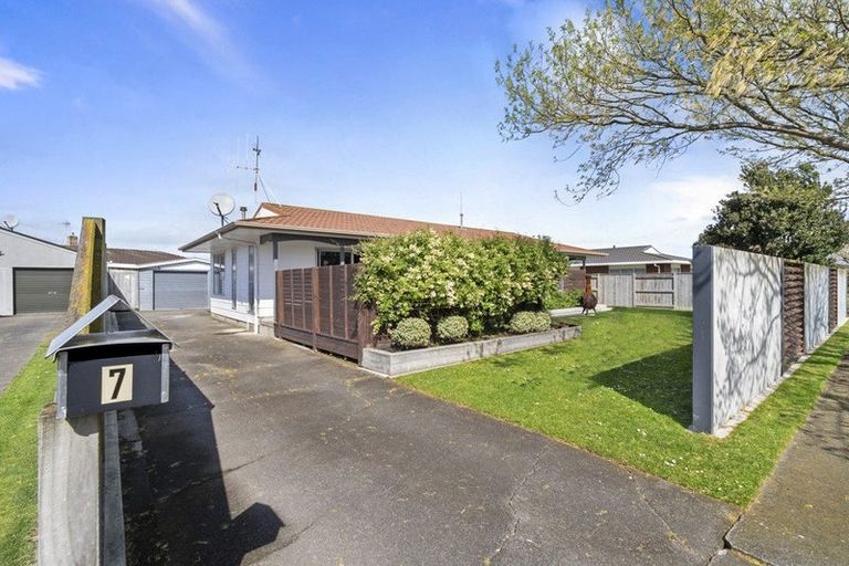 Photo of property in 7 Chadwick Place, Highbury, Palmerston North, 4412