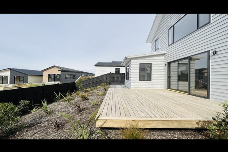 Photo of property in 38 Kotuitui Drive, Wainui, Silverdale, 0992