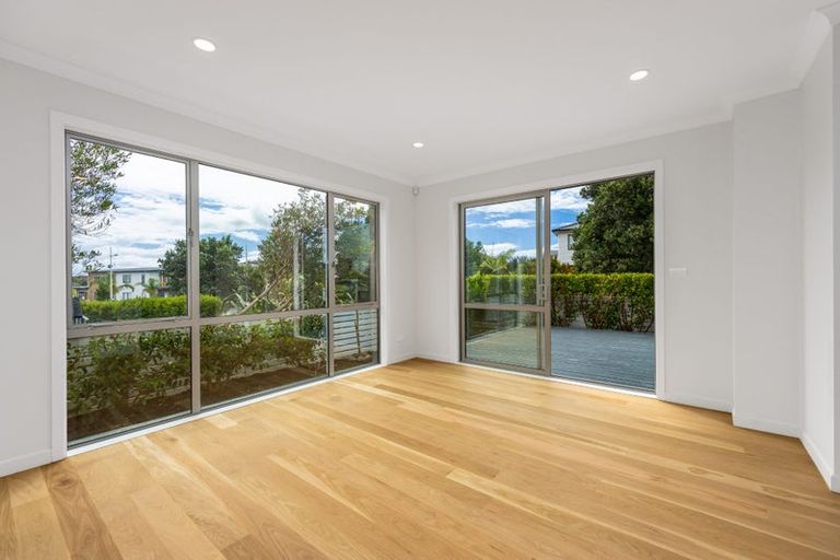 Photo of property in 17 Headland Drive, Long Bay, Auckland, 0630