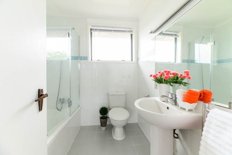 Photo of property in 10/26a Sunnynook Road, Sunnynook, Auckland, 0620