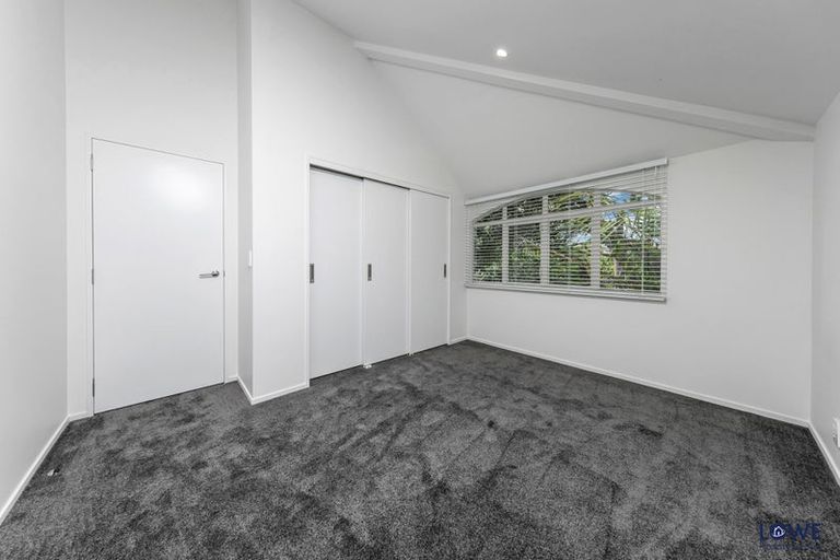 Photo of property in 1/2 Hauraki Road, Hauraki, Auckland, 0622