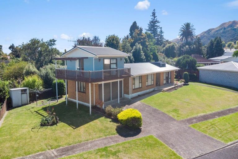 Photo of property in 2 Ruakaka Avenue, Te Aroha, 3320