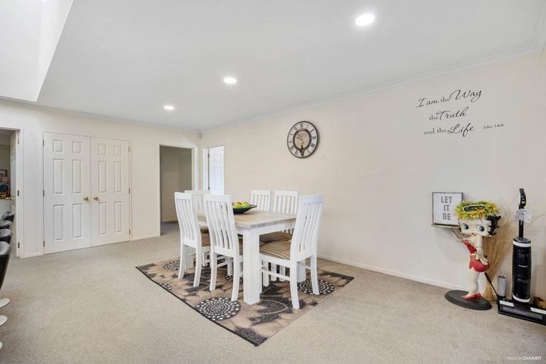 Photo of property in 31 Maghera Drive, East Tamaki Heights, Auckland, 2016