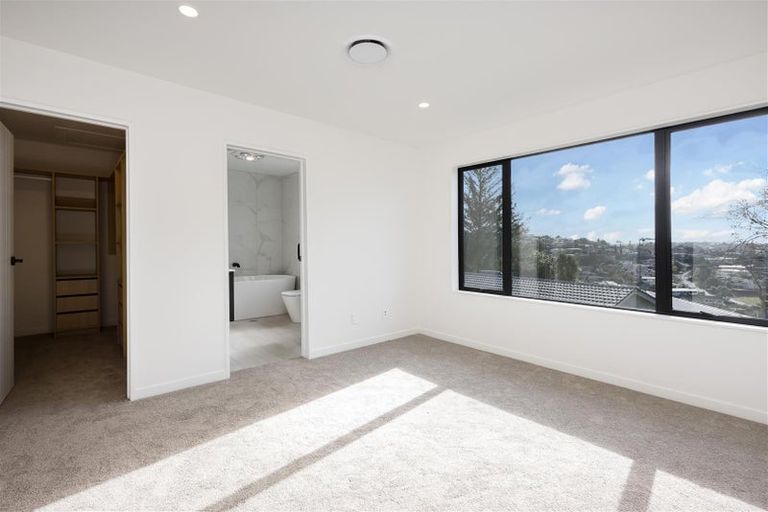 Photo of property in 30b Coronation Road, Hillcrest, Auckland, 0627