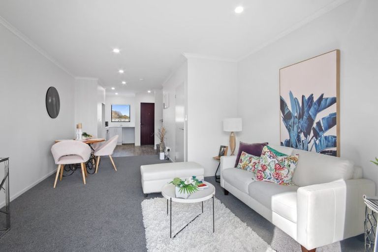 Photo of property in 36 Watchfield Close, Mangere, Auckland, 2022