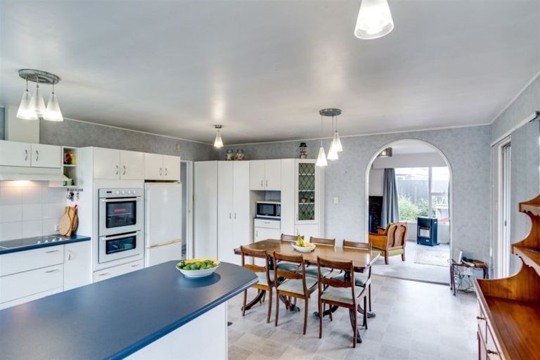 Photo of property in 2 Ashford Place, Havelock North, 4130