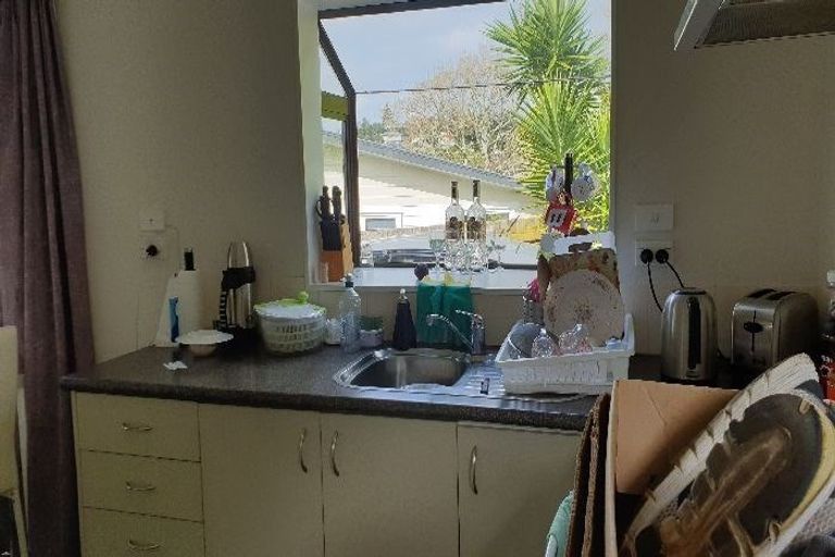 Photo of property in 24 Tamahere Drive, Glenfield, Auckland, 0629