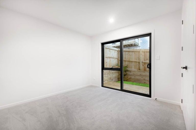 Photo of property in 69b Chivalry Road, Glenfield, Auckland, 0629