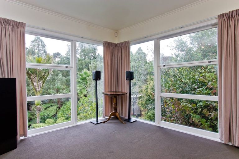 Photo of property in 187 Golf Road, Titirangi, Auckland, 0604