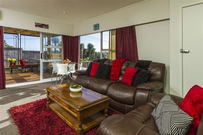 Photo of property in 1/65 High Road, Glenfield, Auckland, 0629