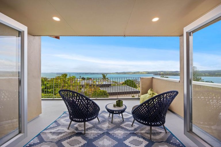 Photo of property in 3 Pounamu Place, Shelly Park, Auckland, 2014