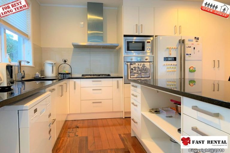 Photo of property in 2/221 Onewa Road, Birkenhead, Auckland, 0626