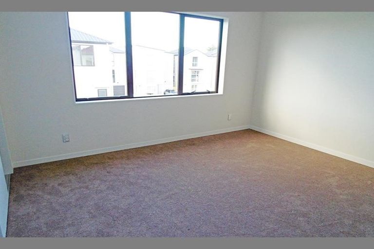 Photo of property in 30 Stephen Avenue, Henderson, Auckland, 0610