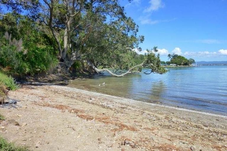 Photo of property in 9 Poaka Place, Beach Haven, Auckland, 0626