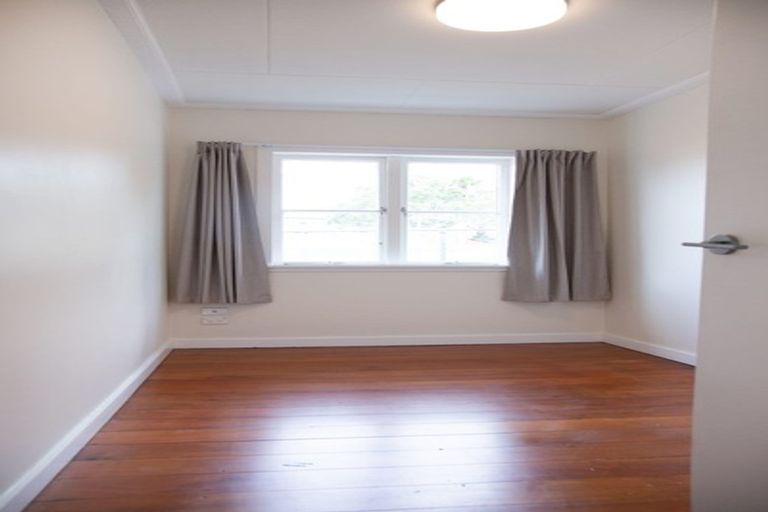 Photo of property in 1/5 Glenview Road, Glen Eden, Auckland, 0602