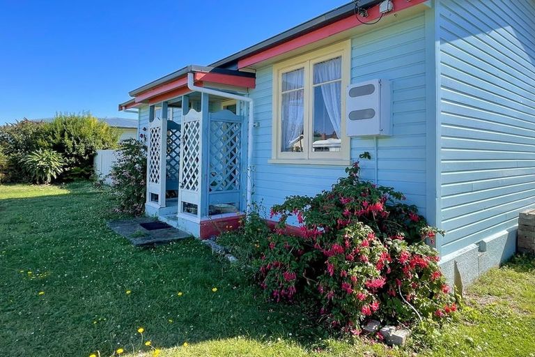 Photo of property in 6 Mary Street, Waimate, 7924