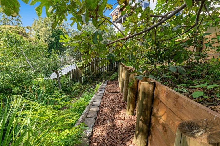 Photo of property in 9 Bryers Place, Bayview, Auckland, 0629