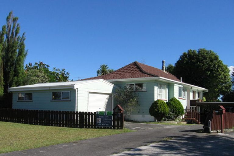 Photo of property in 27 Pahi Place, West Harbour, Auckland, 0618