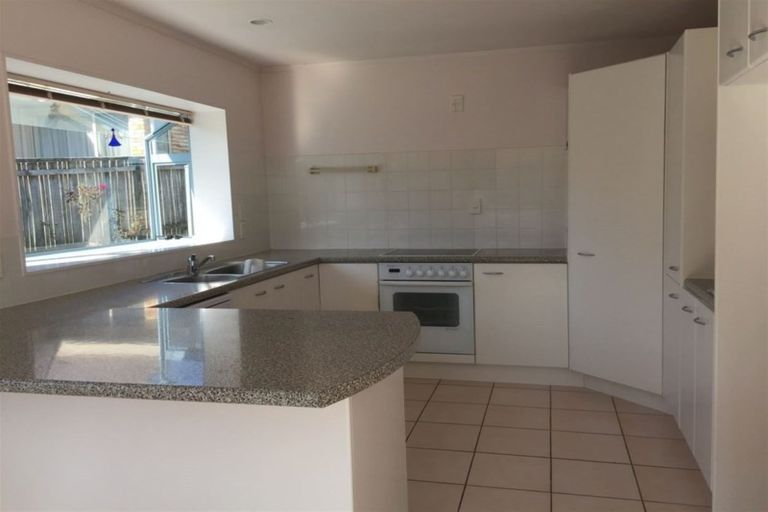 Photo of property in 1b Picasso Drive, West Harbour, Auckland, 0618