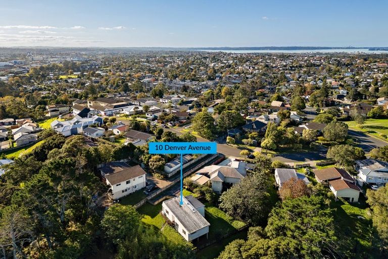 Photo of property in 10 Denver Avenue, Sunnyvale, Auckland, 0612