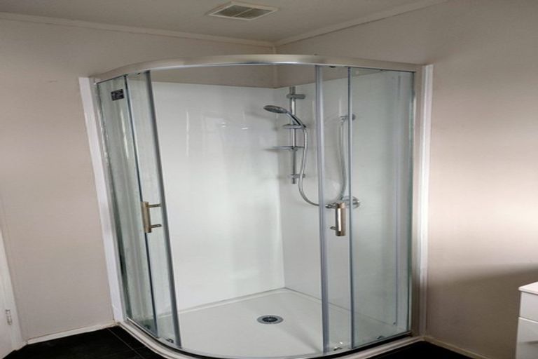 Photo of property in 222 Te Atatu Road, Te Atatu South, Auckland, 0610