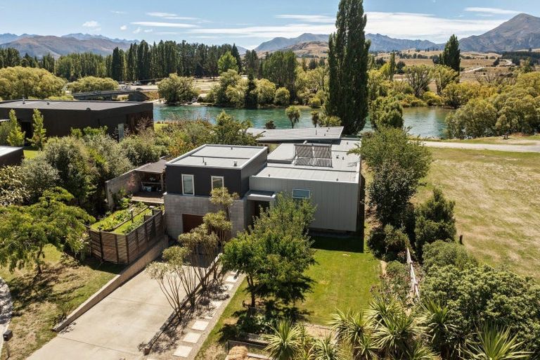 Photo of property in 10 Bridgewater Terrace, Albert Town, Wanaka, 9305