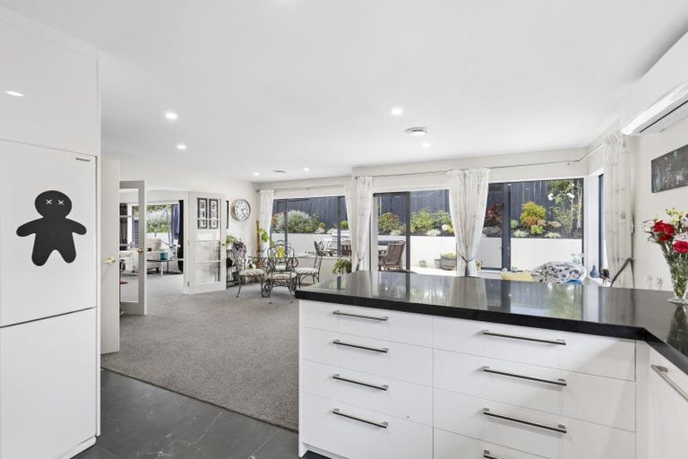 Photo of property in 11 Ruapehu Drive, Fitzherbert, Palmerston North, 4410