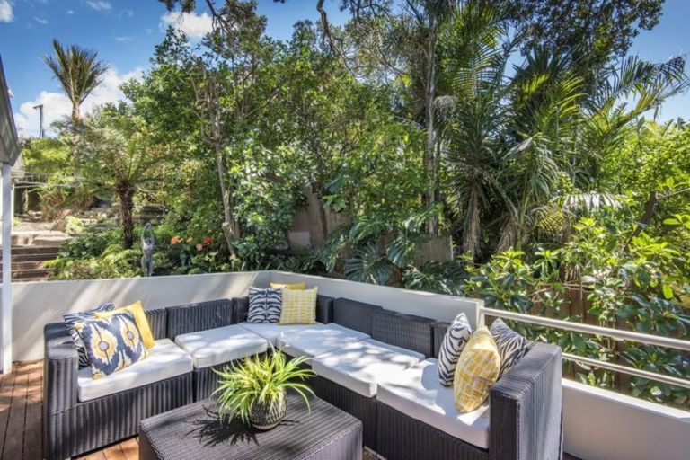 Photo of property in 2/13 Prospect Terrace, Milford, Auckland, 0620