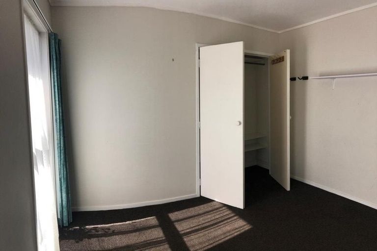 Photo of property in 1/12 Glenvar Road, Torbay, Auckland, 0630