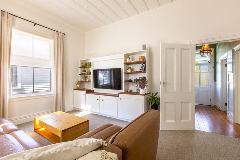 Photo of property in 43 Havelock Road, Hospital Hill, Napier, 4110