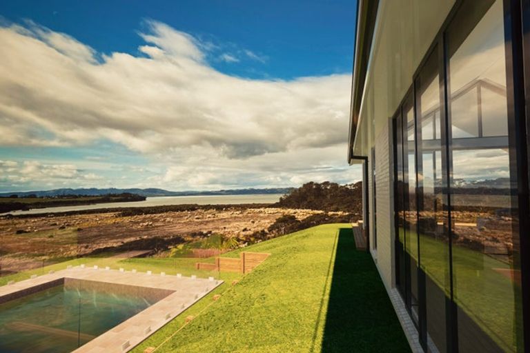 Photo of property in 143b Tuparekura Road, South Head, 0874